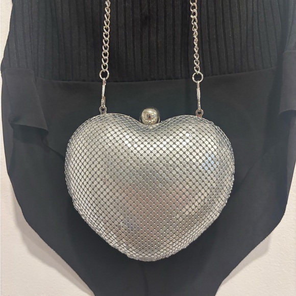 Forever 21 Elegant Silver Heart Mesh Clutch - Picture 6 of 6